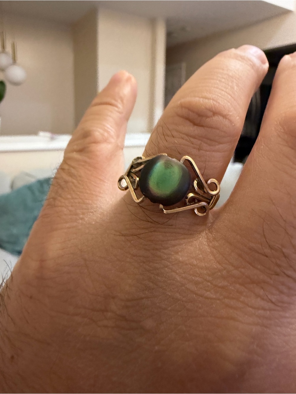 Vintage 1970s Men's Unisex Wire-Wrapped Ring Natural Black Mother of Pearl
